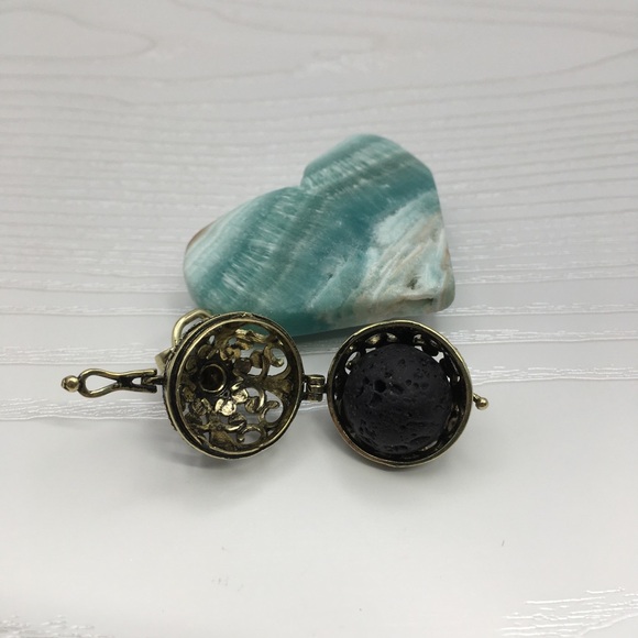 Pattern Aromatherapy Brass tone Locket.  Lava stone included. - Picture 2 of 2